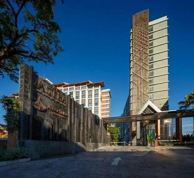 Rooftoppool#sauna#gym#best Location Intown#luxury Apartment *