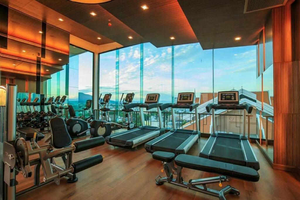 Rooftoppool#sauna#gym#best Location Intown#luxury Apartment